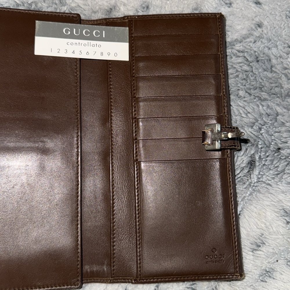 Women’s or Men's Gucci Canvas Long Wallet!! Comes with interlocking hardware! - Picture 8 of 17
